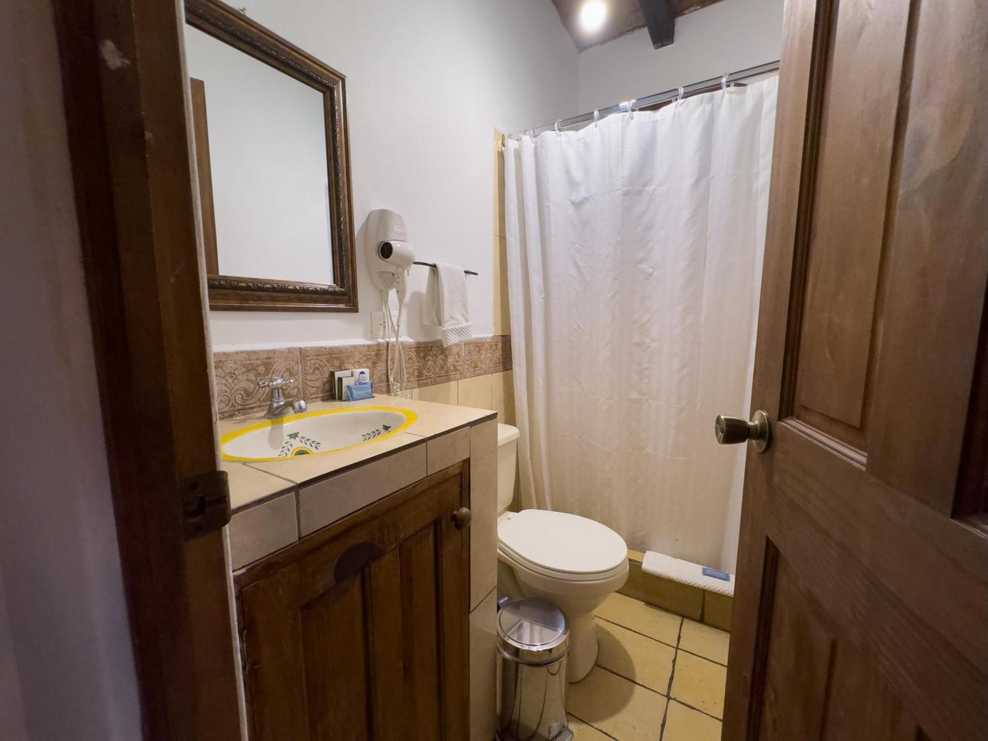 אנטיגואה גואטמלה Hotel Cacique Real חדר תמונה